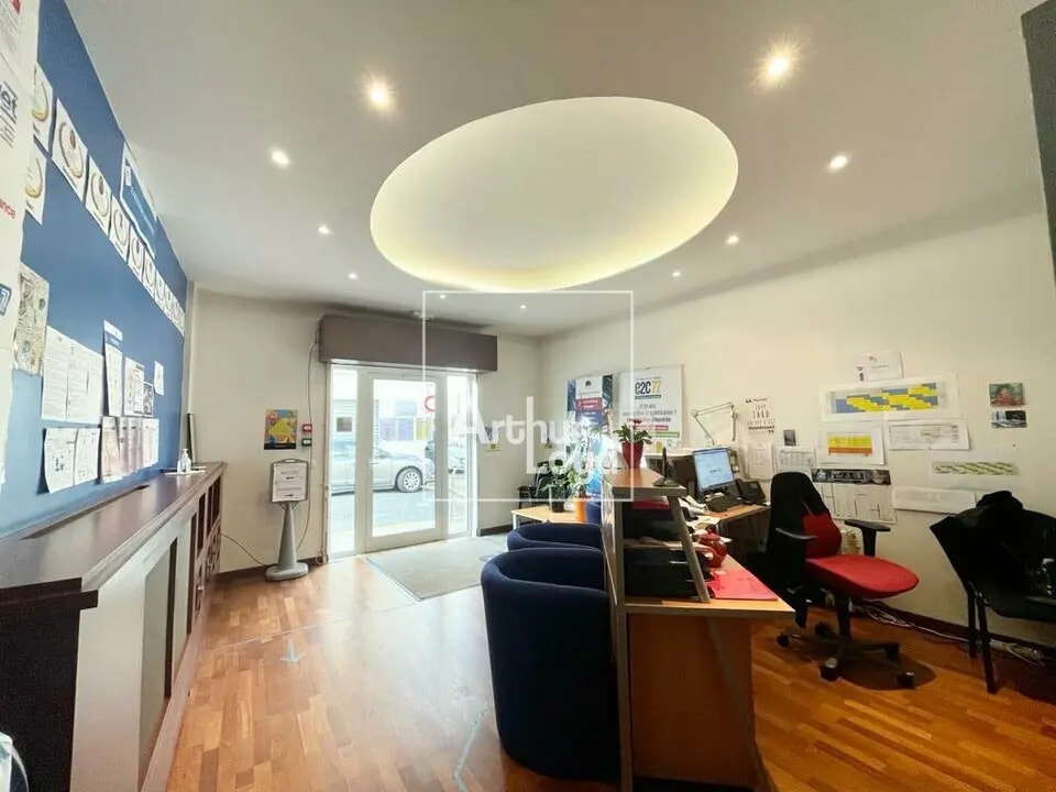 Bureau dans Melun à louer Hall d’entrée– Image 1 sur 7