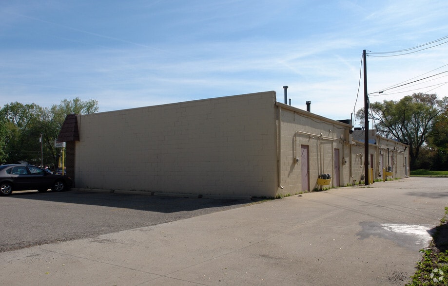 505-515 W 11 Mile Rd, Madison Heights, MI à louer - Photo de l’immeuble – Image 3 sur 4
