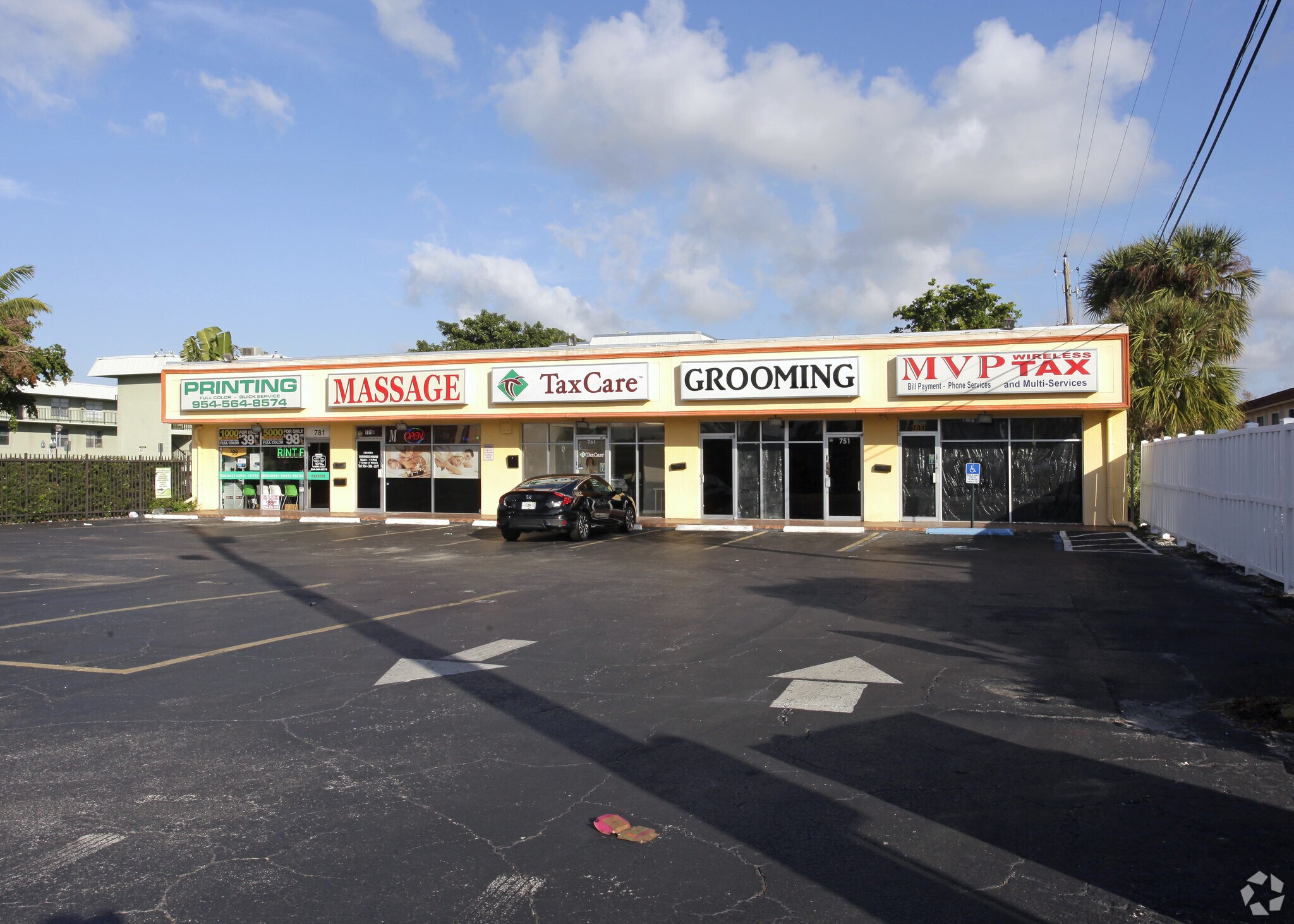 781 W Oakland Park Blvd, Oakland Park, FL à louer Photo principale– Image 1 sur 10