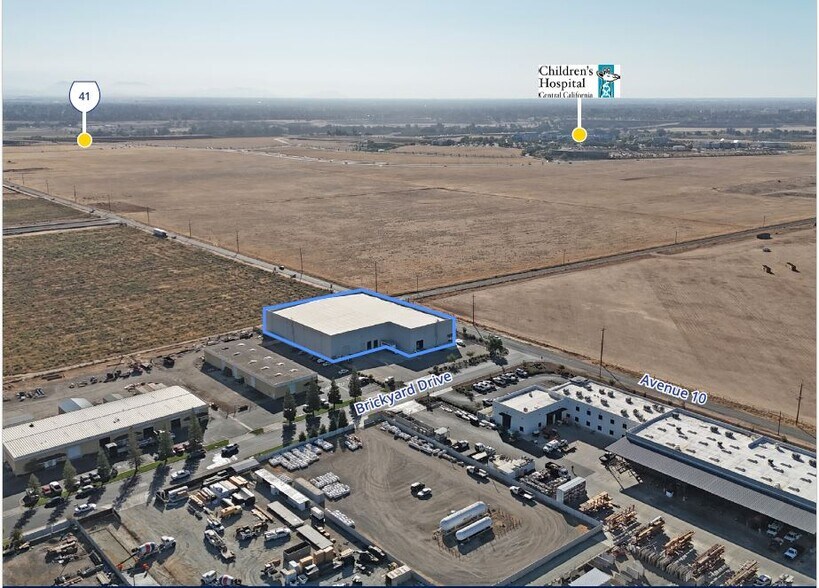 40491 Brickyard Dr, Madera, CA à louer - Photo de l’immeuble – Image 2 sur 4
