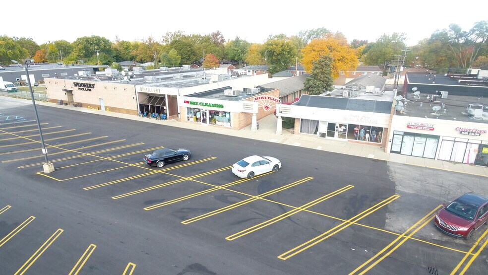 27556-27630 Schoolcraft Rd, Livonia, MI à vendre - Photo de l’immeuble – Image 2 sur 5