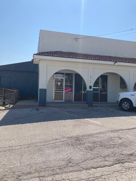 2715 N Belt Hwy, Saint Joseph, MO à louer - Photo de l’immeuble – Image 3 sur 6