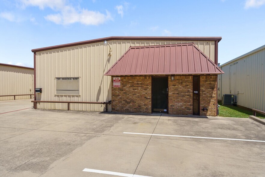 621 Industrial Blvd, Grapevine, TX à vendre - Photo principale – Image 1 sur 8
