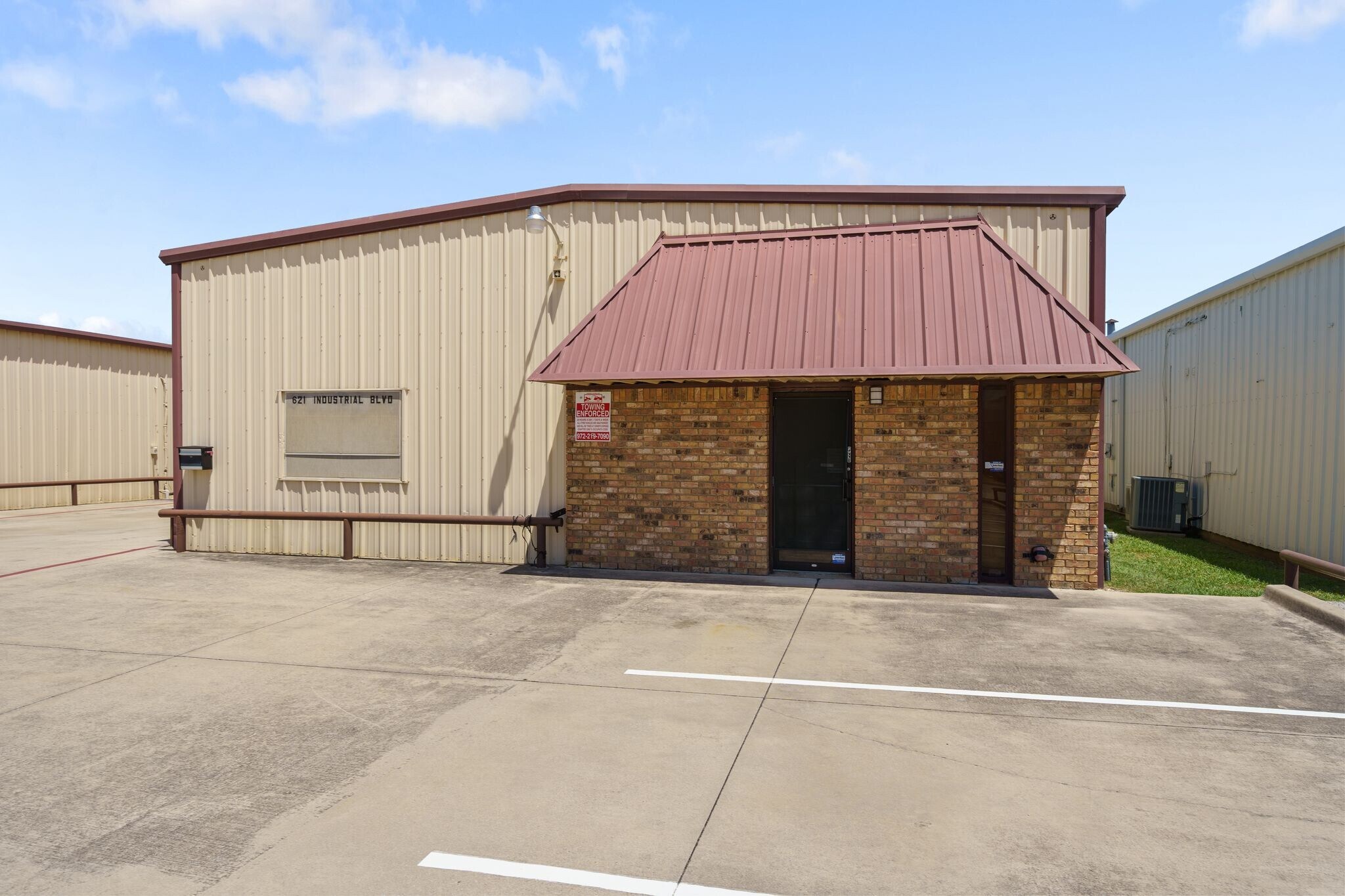 621 Industrial Blvd, Grapevine, TX à louer Photo de l’immeuble– Image 1 sur 9