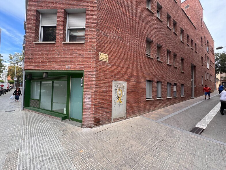 Immeuble residentiel dans Sant Feliu de Llobregat, Barcelona à vendre - Photo principale – Image 1 sur 4