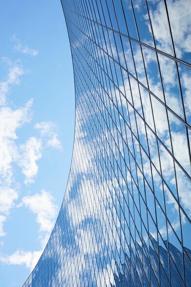 700 University Ave, Toronto, ON à louer - Photo de l’immeuble – Image 3 sur 5