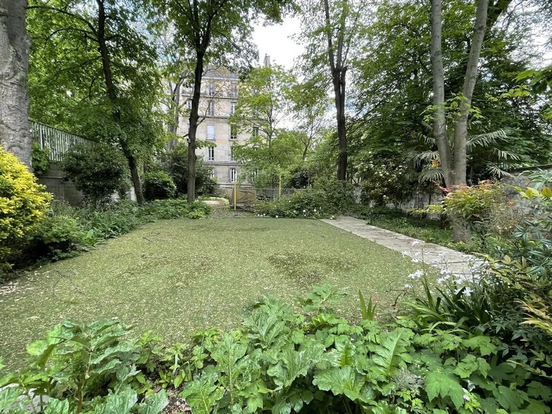 26 rue de Berri, Paris à louer - Photo de l’immeuble – Image 2 sur 3