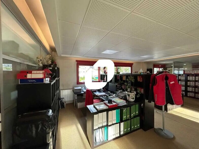 Bureau dans Ivry-sur-Seine à louer - Photo de l’immeuble – Image 3 sur 12
