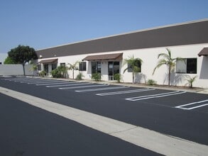 7611 Slater Ave, Huntington Beach, CA à louer Photo intérieure– Image 2 sur 3