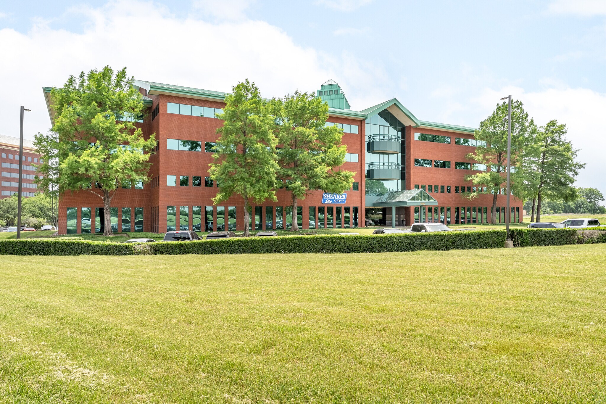 1750 Valley View Ln, Farmers Branch, TX à louer Photo principale– Image 1 sur 21