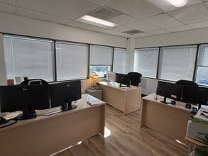 22801 Ventura Blvd, Woodland Hills, CA à louer Photo intérieure– Image 1 sur 3