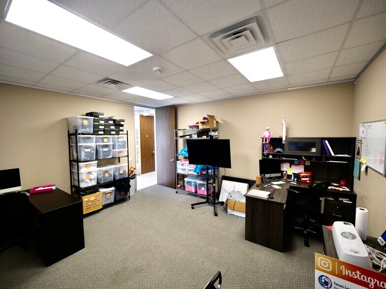 21207 Hufsmith-Kohrville Rd, Tomball, TX à louer - Photo de l’immeuble – Image 3 sur 6