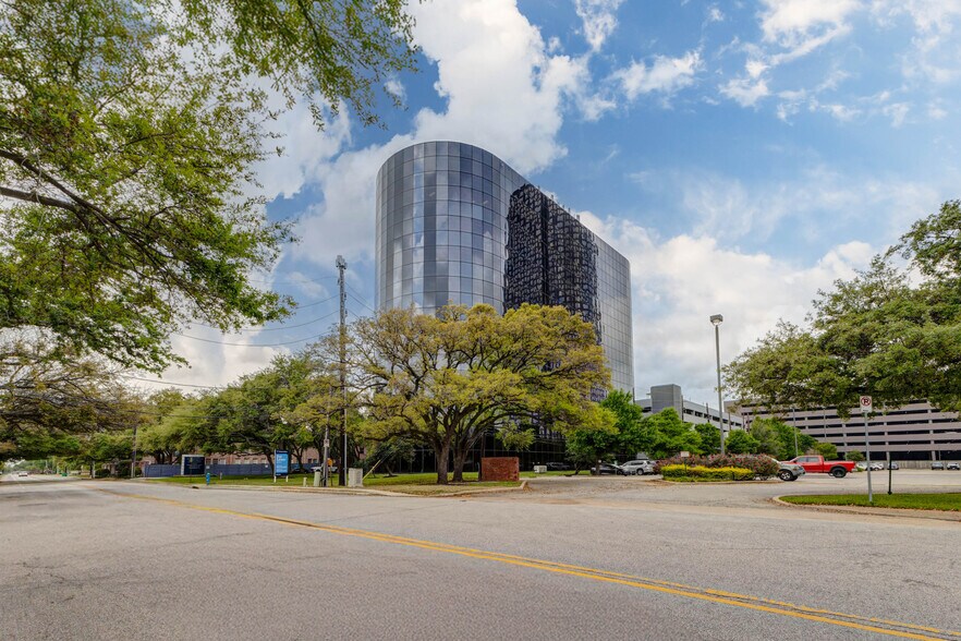 1800 Bering Dr, Houston, TX à louer - Photo principale – Image 1 sur 50