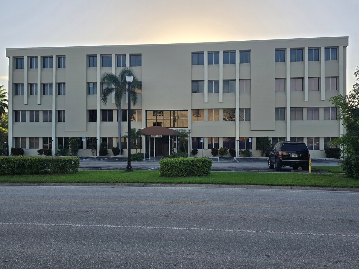 3949 Evans Ave, Fort Myers, FL 33901 - Lot 206-207 -  - Photo intérieure - Image 2 of 7