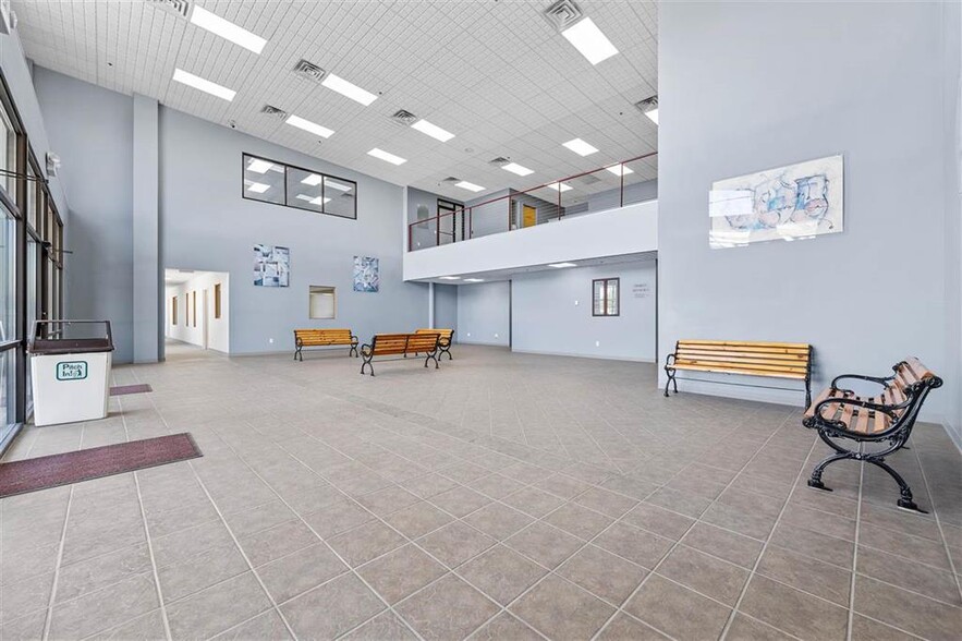 2000 James St, Coralville, IA à louer - Photo de l’immeuble – Image 3 sur 30