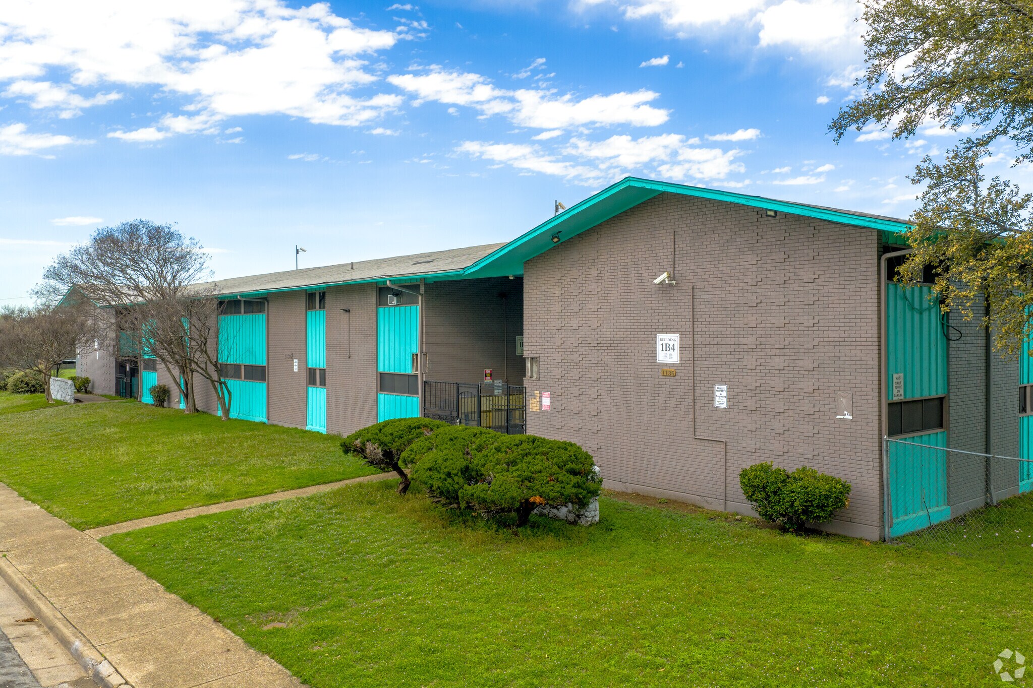 3299 S Polk St, Dallas, TX à vendre Photo principale– Image 1 sur 20