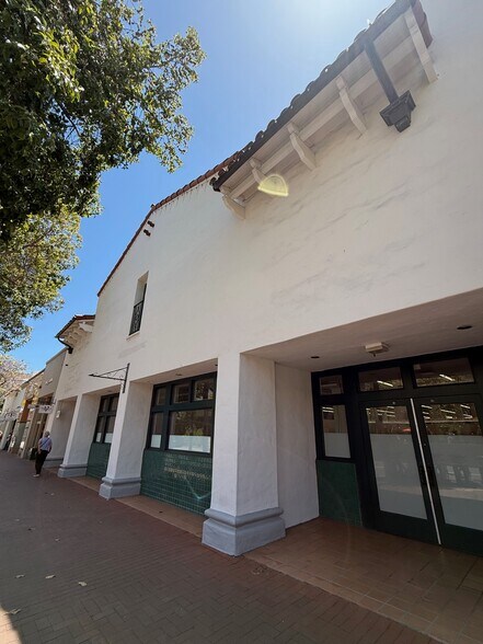 1109-1115 State St, Santa Barbara, CA à louer - Photo de l’immeuble – Image 3 sur 15
