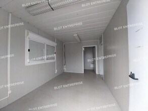 Local d'activités dans Le Sourn à vendre Photo intérieure– Image 1 sur 4