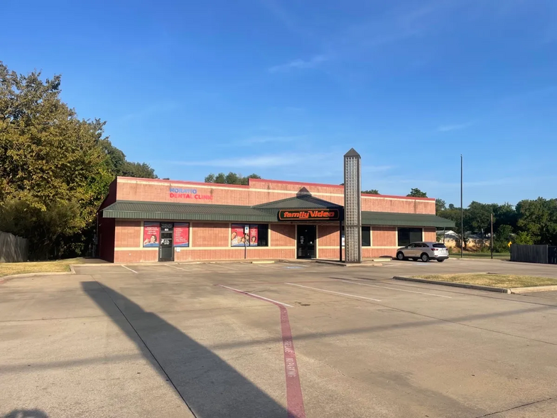 1400 N Center St, Bonham, TX à louer - Photo de l’immeuble – Image 3 sur 3