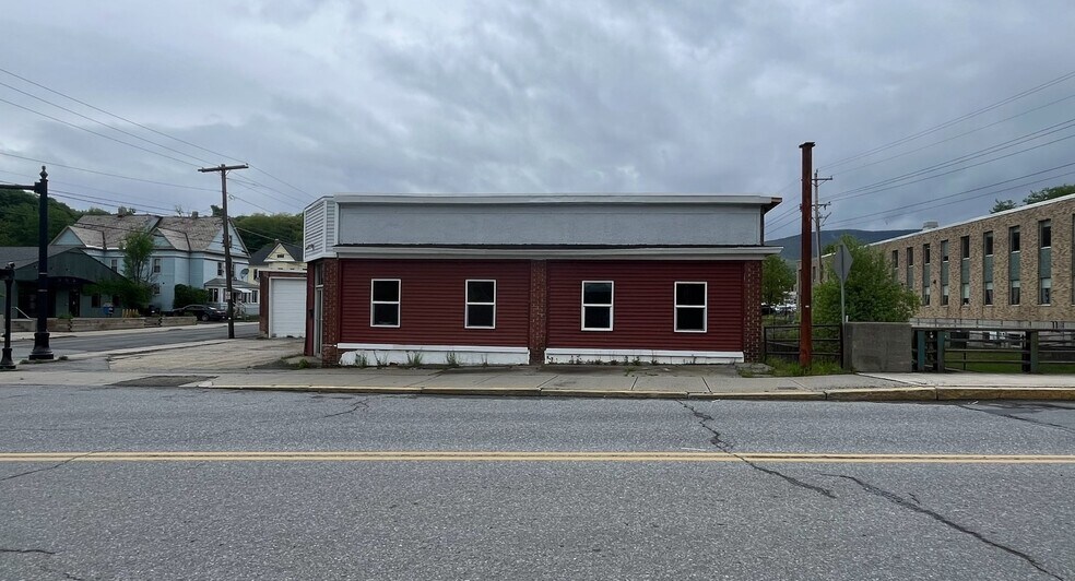 156 River St, North Adams, MA à louer - Photo de l’immeuble – Image 3 sur 11