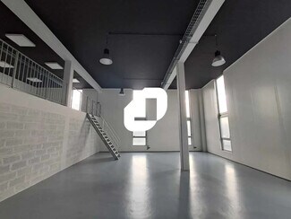 Plus de détails pour Local d'activités à louer