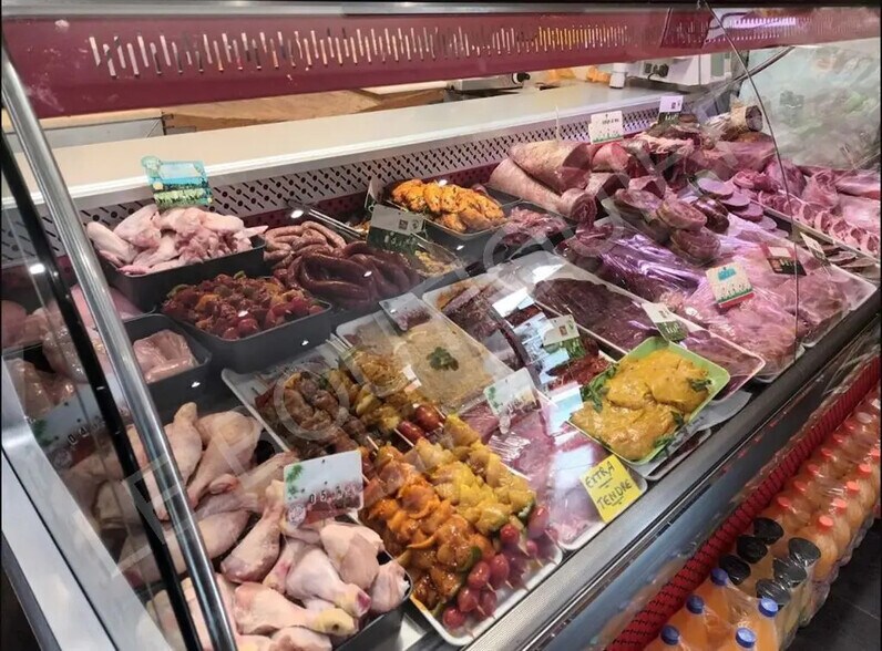 Local commercial dans Antibes à vendre - Photo de l’immeuble – Image 3 sur 5