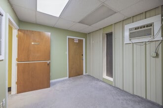 3865 Sweeten Creek Rd, Arden, NC à louer Photo intérieure– Image 2 sur 10