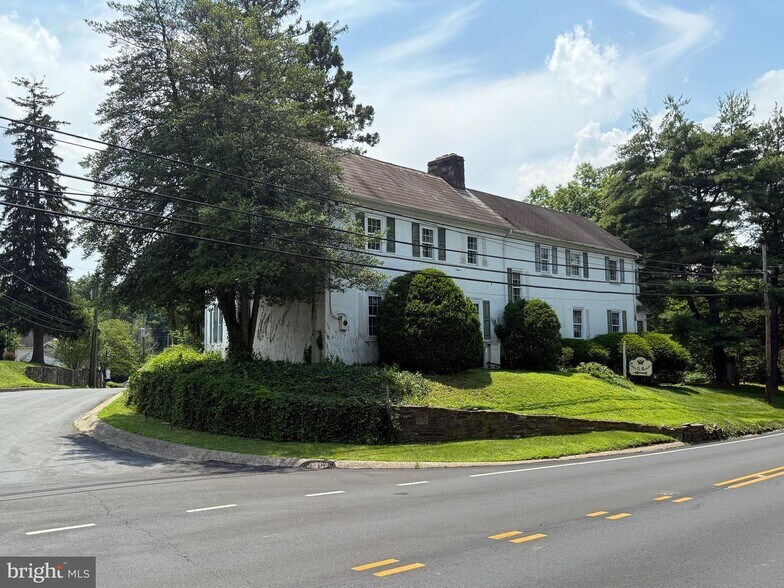 10 Beulah Rd, New Britain, PA à vendre - Photo de l’immeuble – Image 2 sur 8