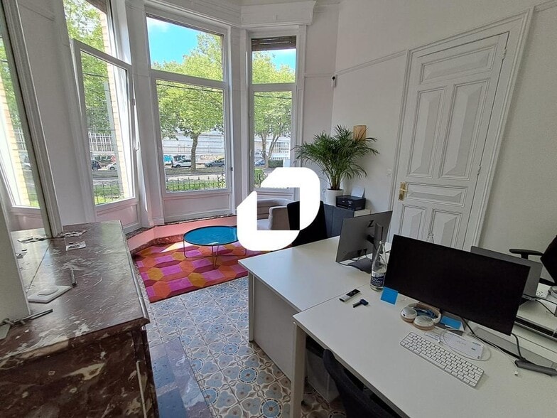 Bureau dans Mouvaux à louer - Photo de l’immeuble – Image 2 sur 15