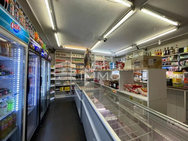 Plus de détails pour Local commercial à vendre