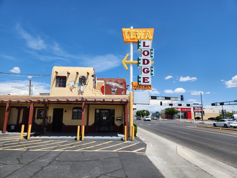 5715 Central Ave NE, Albuquerque, NM à vendre - Photo de l’immeuble – Image 1 sur 29