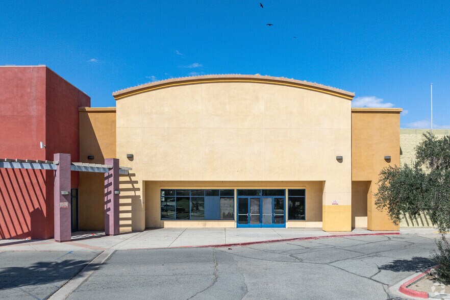 31033 Date Palm Dr, Cathedral City, CA à vendre - Photo de l’immeuble – Image 3 sur 10