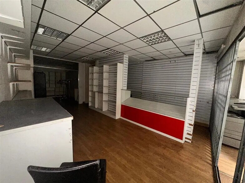 Local commercial dans Paris à louer - Photo de l’immeuble – Image 1 sur 6