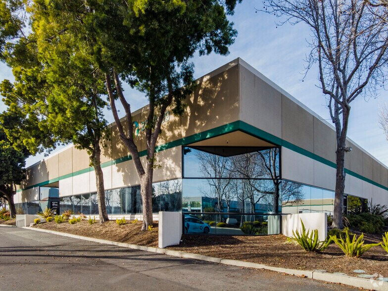 2373-2389 Lincoln Ave, Hayward, CA à louer - Photo principale – Image 1 sur 4
