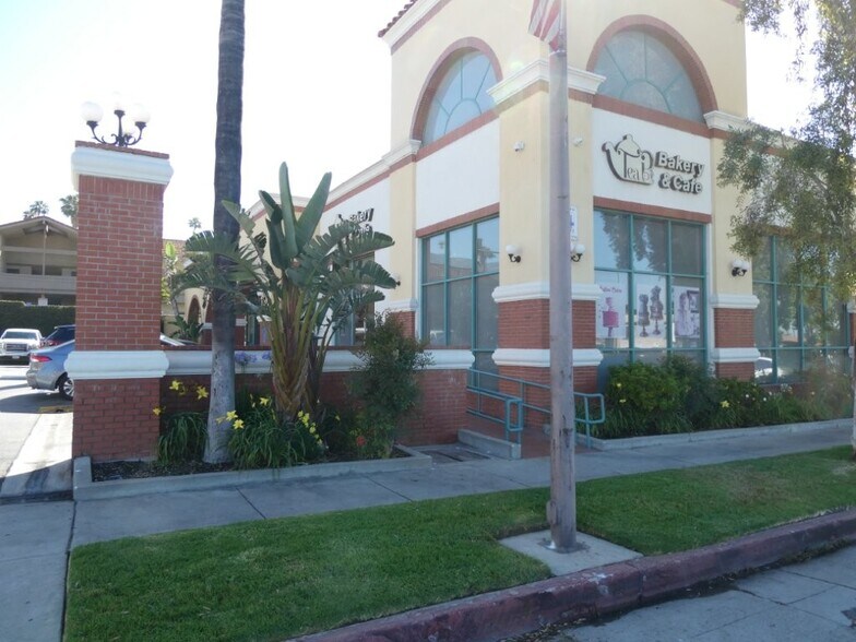 1427 W Glenoaks Blvd, Glendale, CA à louer - Photo de l’immeuble – Image 2 sur 19