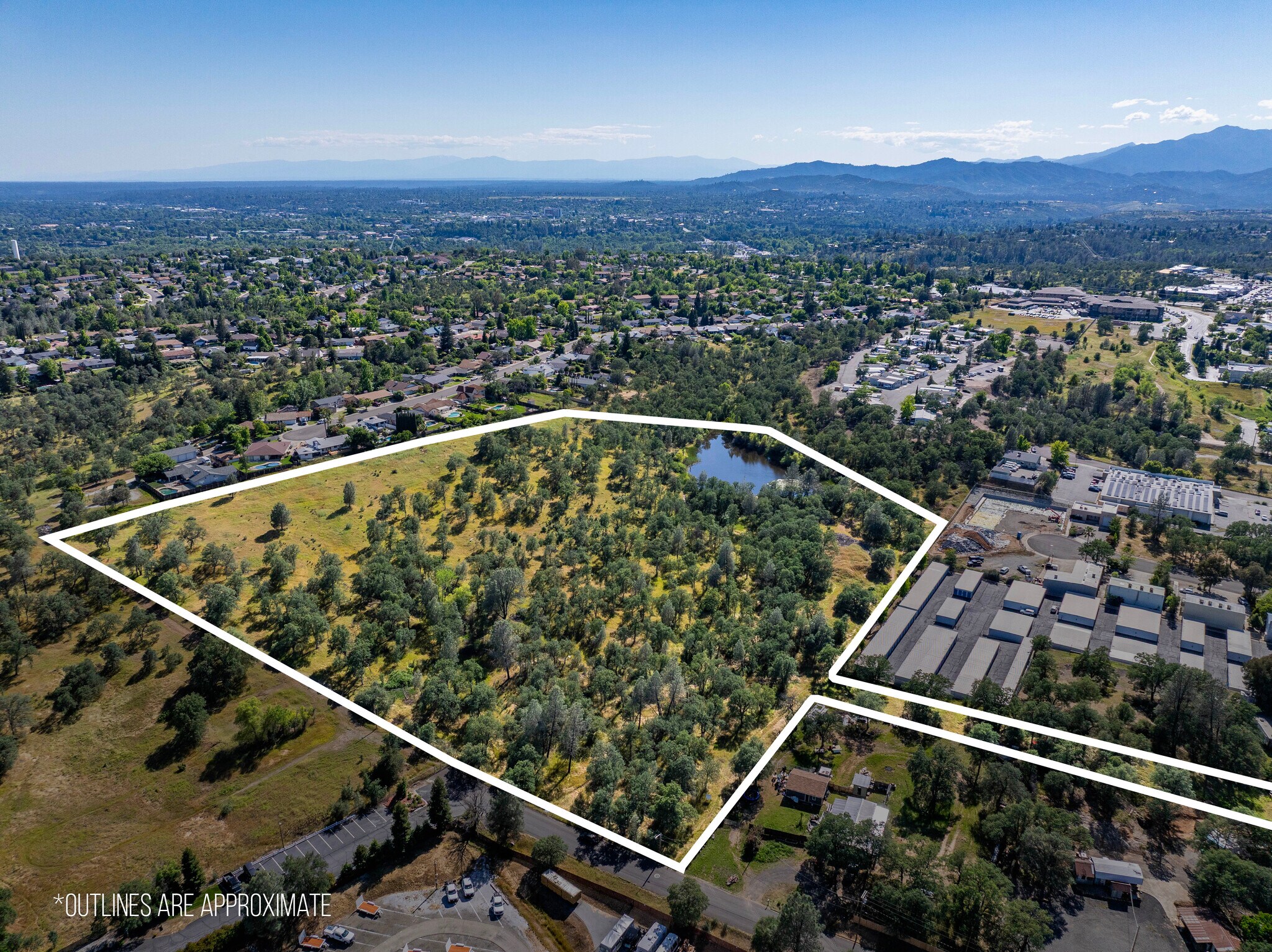 11050 Campers ct, Redding, CA à vendre Photo de l’immeuble– Image 1 sur 39