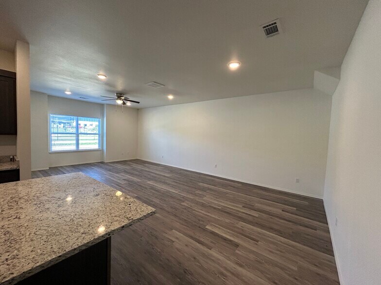 803 S Rupple Rd, Fayetteville, AR à vendre - Photo intérieure – Image 3 sur 14