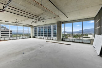 1700 Dickson Av, Kelowna, BC à louer Photo intérieure– Image 2 sur 6