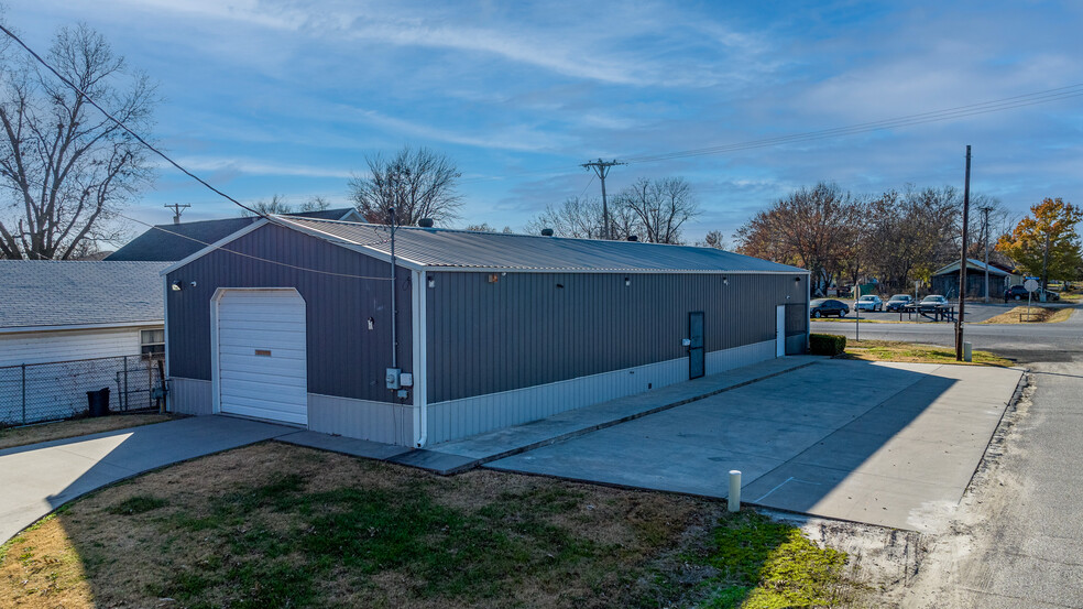 128 N Mickey Mantle Blvd, Commerce, OK à vendre - Photo de l’immeuble – Image 1 sur 10