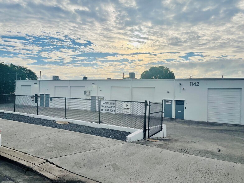 1142 Okeechobee Rd, West Palm Beach, FL à louer - Photo de l’immeuble – Image 2 sur 30