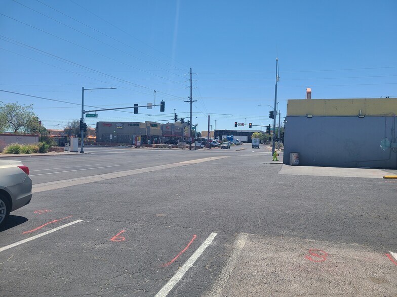 2784 E Charleston Blvd, Las Vegas, NV à vendre - Photo de l’immeuble – Image 2 sur 18