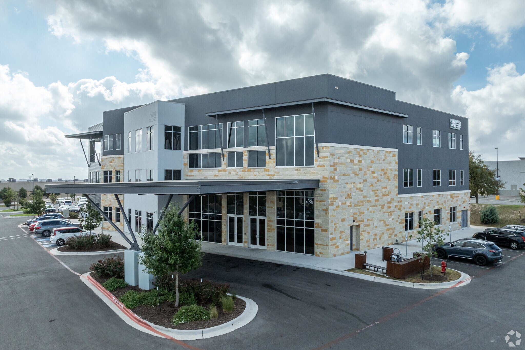 1601 E Pflugerville Pky, Pflugerville, TX à louer Photo principale– Image 1 sur 22