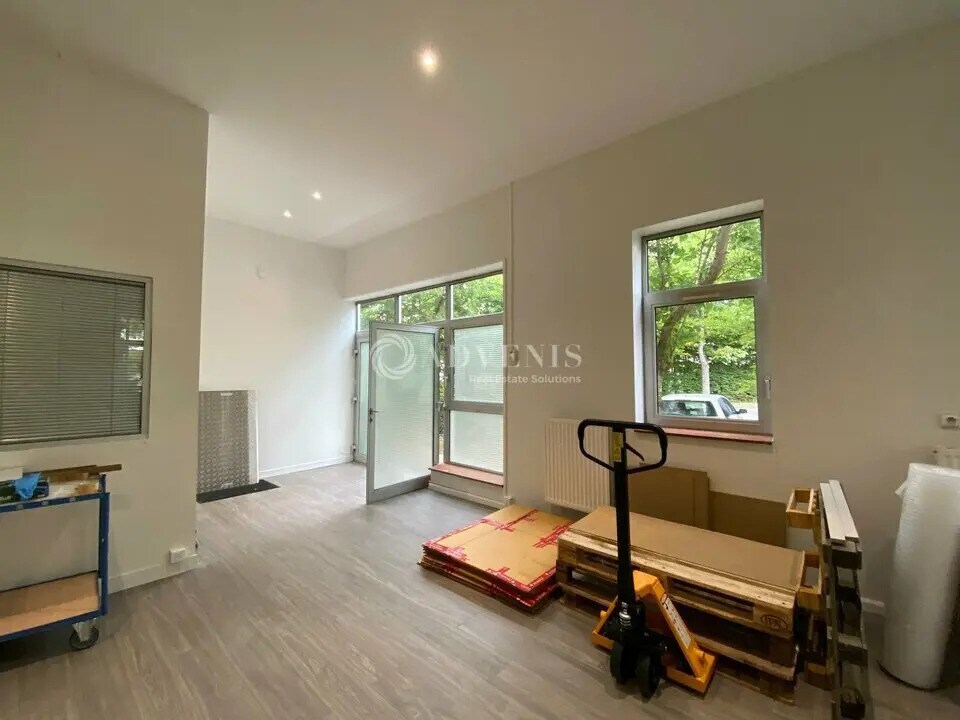 Local d’activités dans Voisins-le-Bretonneux à louer Photo intérieure– Image 1 sur 5