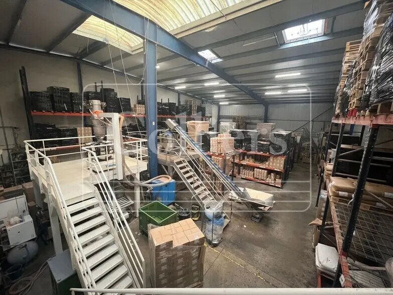 Local d'activités dans Peynier à vendre - Photo de l’immeuble – Image 3 sur 13