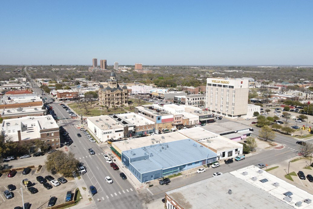 119 S Elm St, Denton, TX à louer Photo principale– Image 1 sur 5