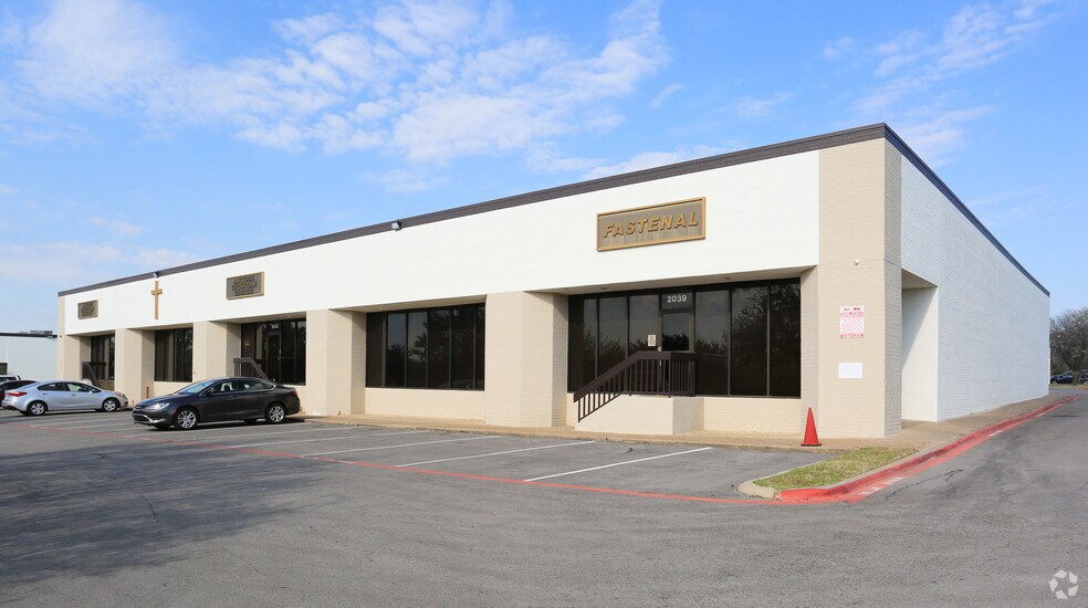 2108-2110 Hurd Dr, Irving, TX à louer - Photo principale – Image 3 sur 4