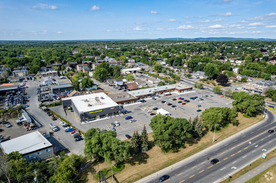 100-136 Boul Jacques-Bizard, Montréal, QC à louer - Aérien – Image 2 sur 5