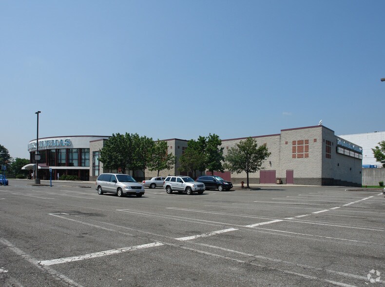 2 South Dr, Yonkers, NY à vendre - Photo de l’immeuble – Image 3 sur 5