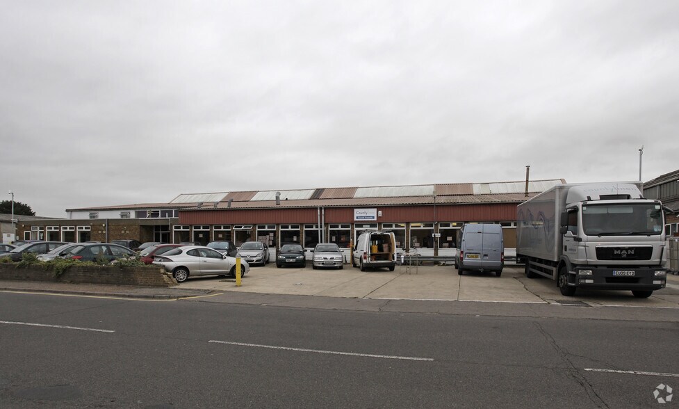 31-31A Robjohns Rd, Chelmsford à louer - Photo de l’immeuble – Image 2 sur 3