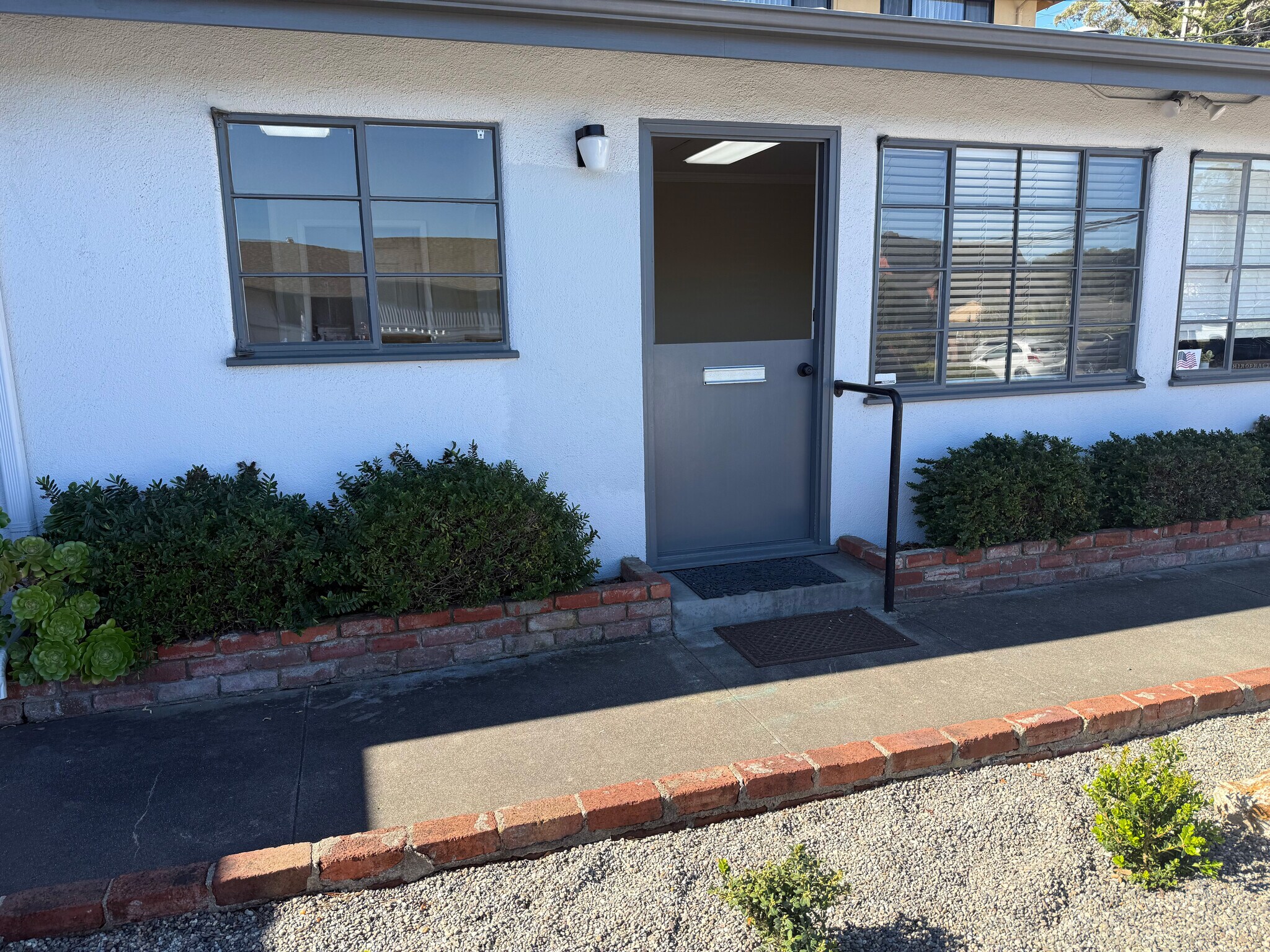 1077 Cass St, Monterey, CA à louer Photo principale– Image 1 sur 11